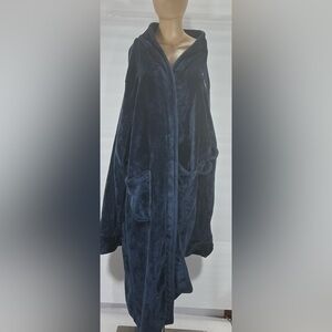UNISEX NORTHWEST NAVY. BLUE ROBE SIZE L/XL ONLY USED ATLANTA FALCON ROBE